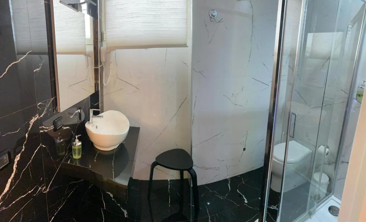 Hotel Th Luxury Fly Aeroporto di Catania Fontana Rossa Affittacamere